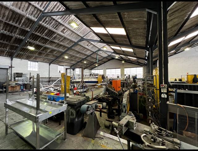 900M² WAREHOUSE FOR SALE IN PAROW EAST